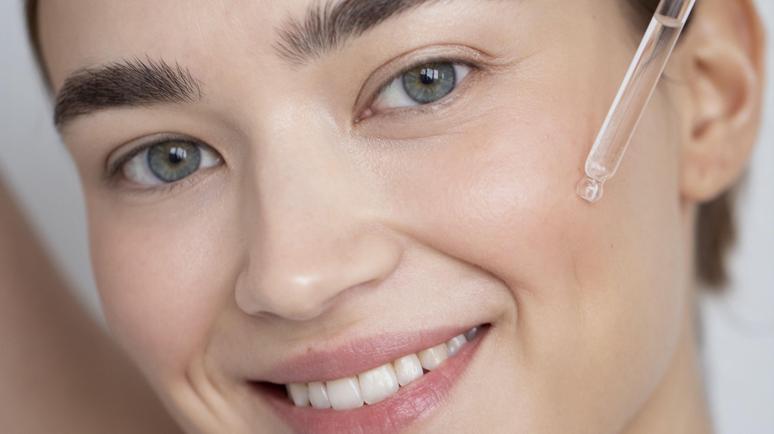 woman_smiling_using_serum