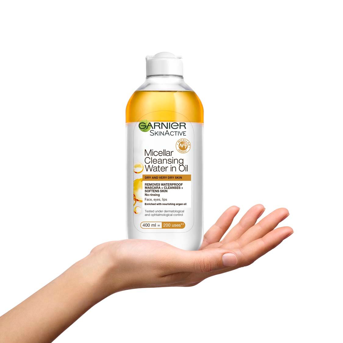 3600541744417 Garnier SkinActive Micellar Water in Oil 400ml in hand